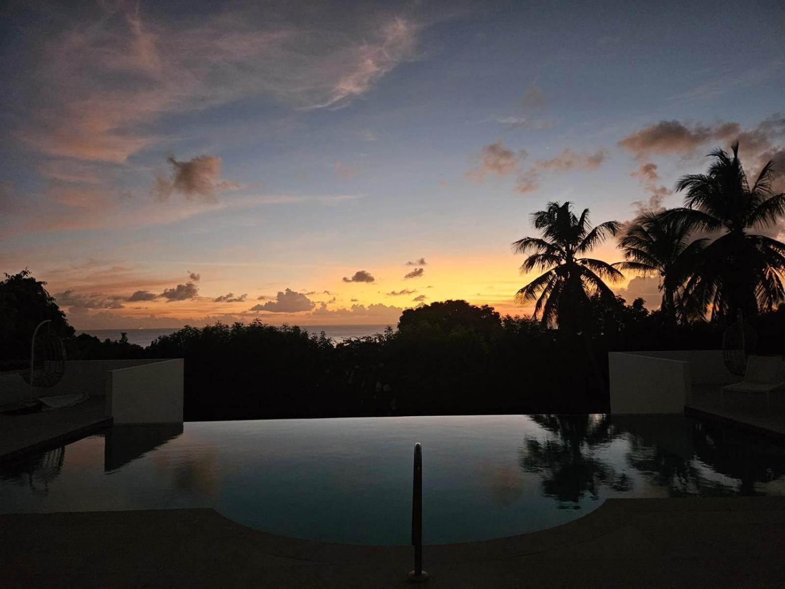 Purple Haze - Infinity Pool Holiday Home Minutes From The Island'S Best Beaches Saint James Kültér fotó